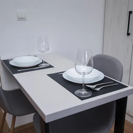 Apartment 21 *