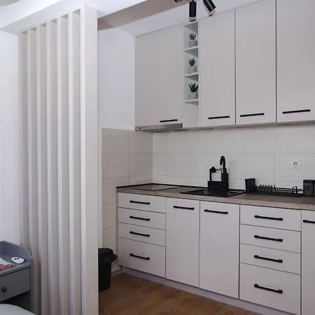Apartment 21 *